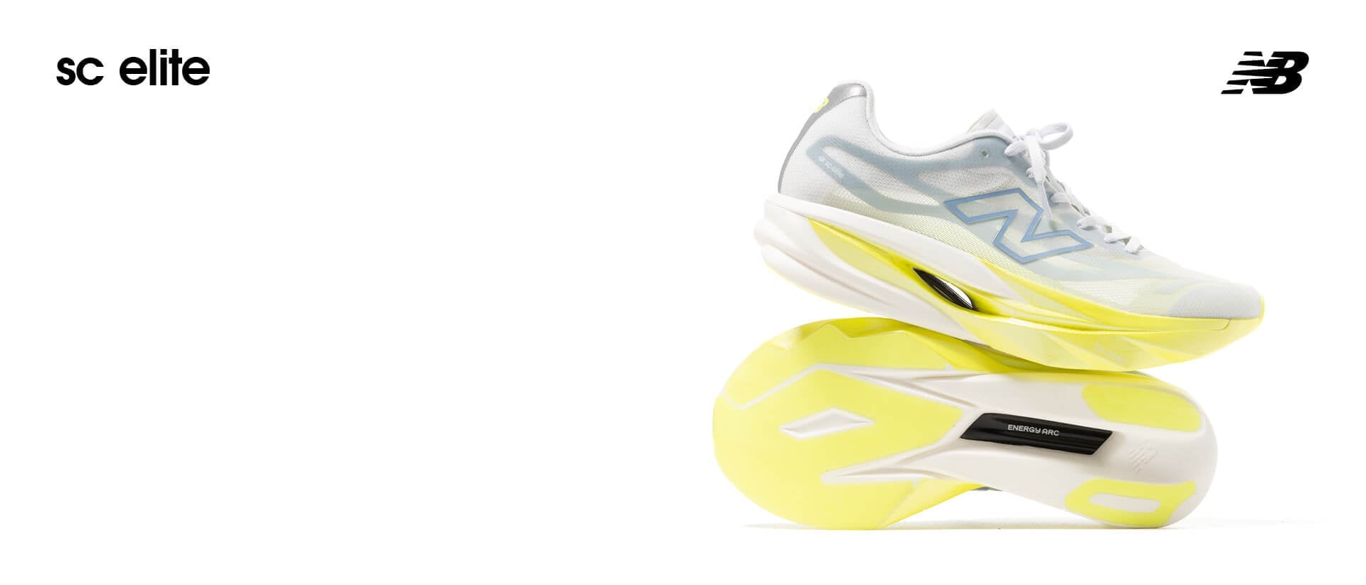 Scarpe da running New Balance in una composizione di prodotto