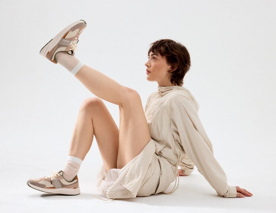 Groundies Starlite Barfußsneaker in einer Alltagsszene