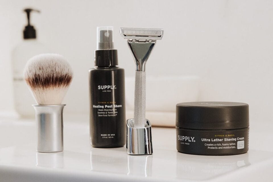 Supply Single Edge Max razor in a shaving lifestyle scene