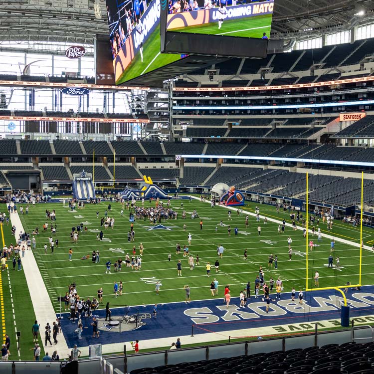 Rally Days tour scene at AT&T Stadium