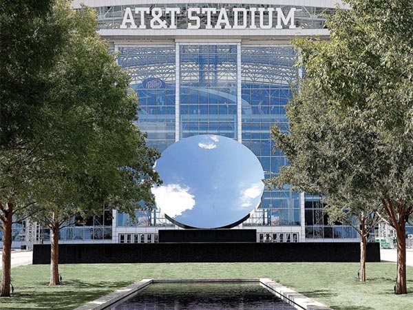Sky Mirror artwork by Kapoor at AT&T Stadium