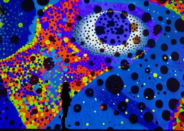 Abstract dotted projection in a Frameless gallery