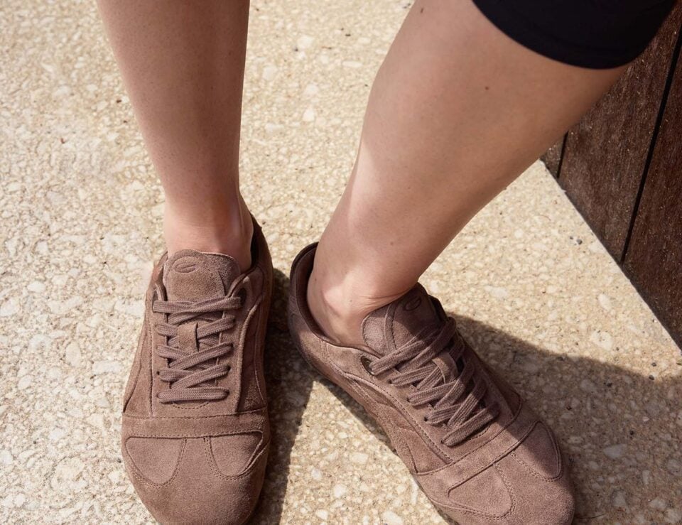Groundies Shade Sneaker in einer Alltagsszene