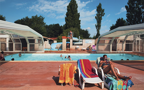 Swimming pool at La Bien Assise holiday park