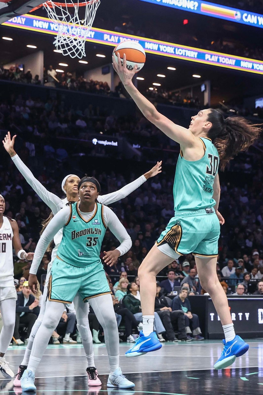 Breanna Stewart drives toward the basket during a New York Liberty game