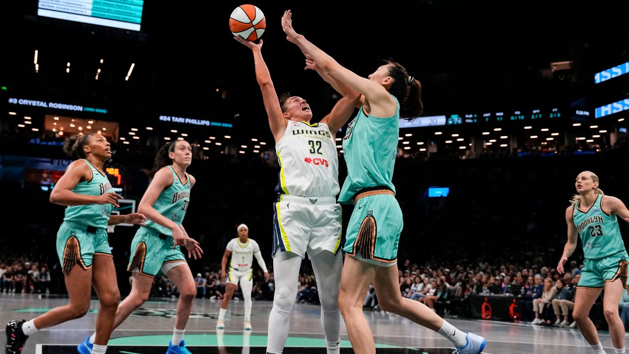 Dallas Wings player drives toward the basket