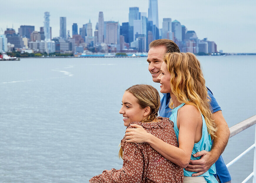 Visitors looking toward the Lower Manhattan skyline