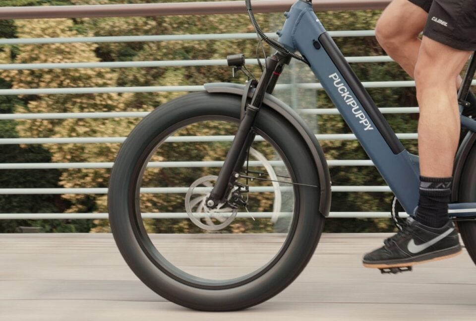 Puckipuppy e-bike in motion