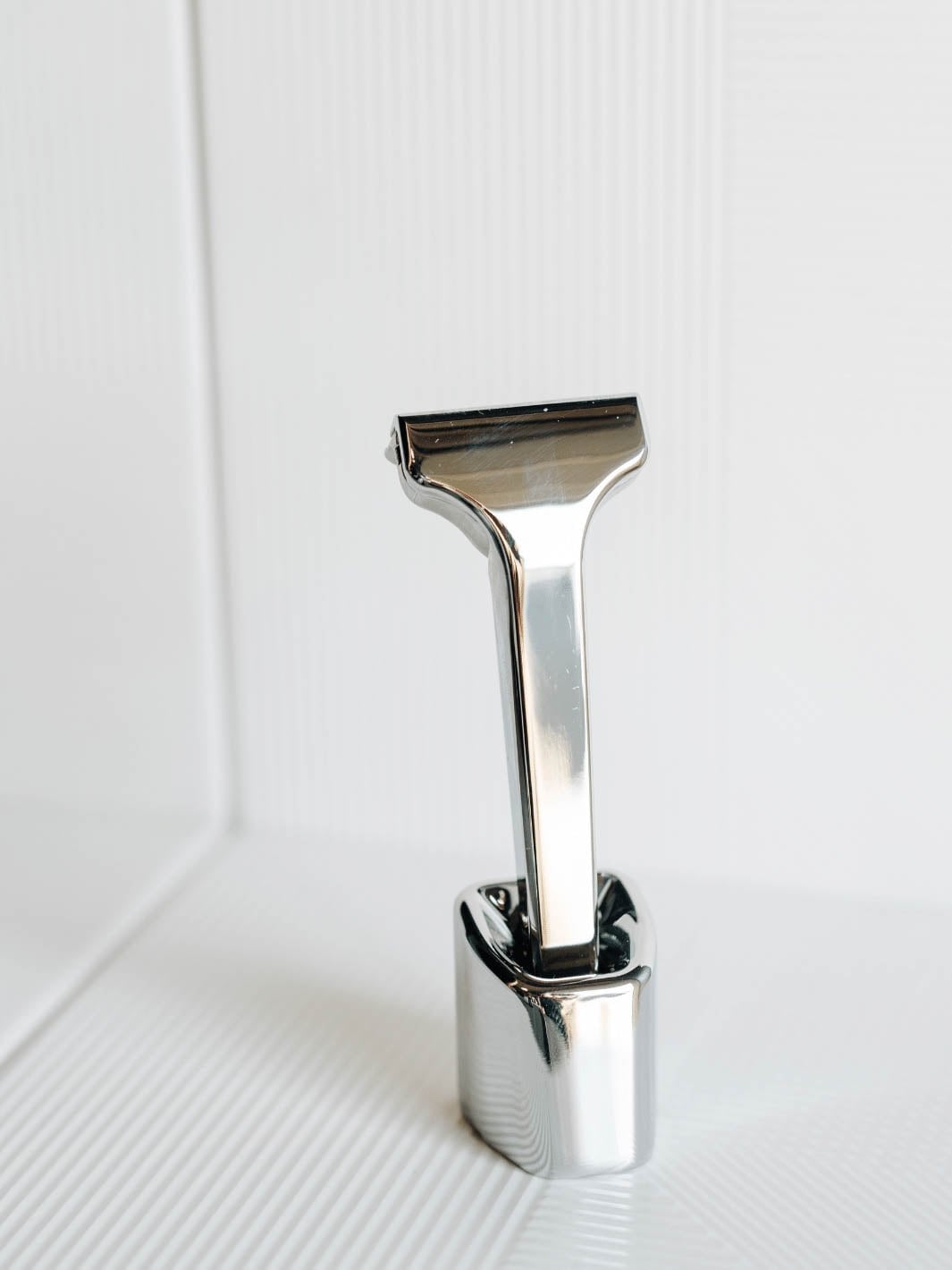 Supply Single Edge razor stand on a bathroom counter